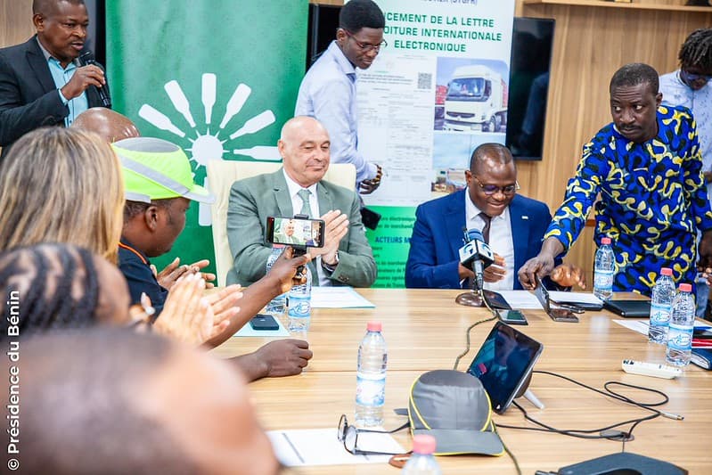 Le Bénin renforce ses infrastructures de transport aérien et routier